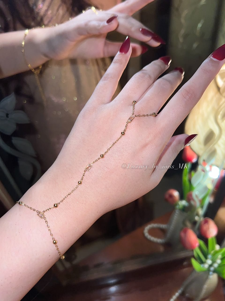 18KT GOLD PLATED MINIMAL HANDCHAIN PINK TINY CRYSTALS