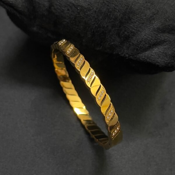 Luxury premium anti ternish 18kt Gold plated Baby size Bracelet