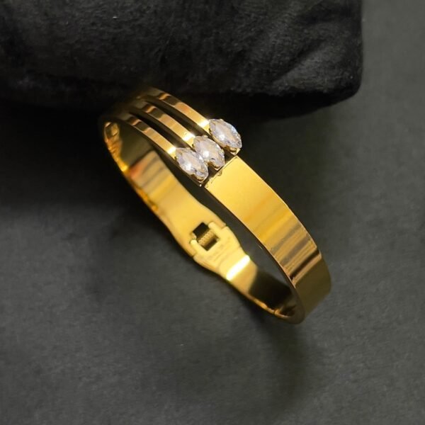 Luxury premium anti ternish 18kt Gold plated Baby size Bracelet