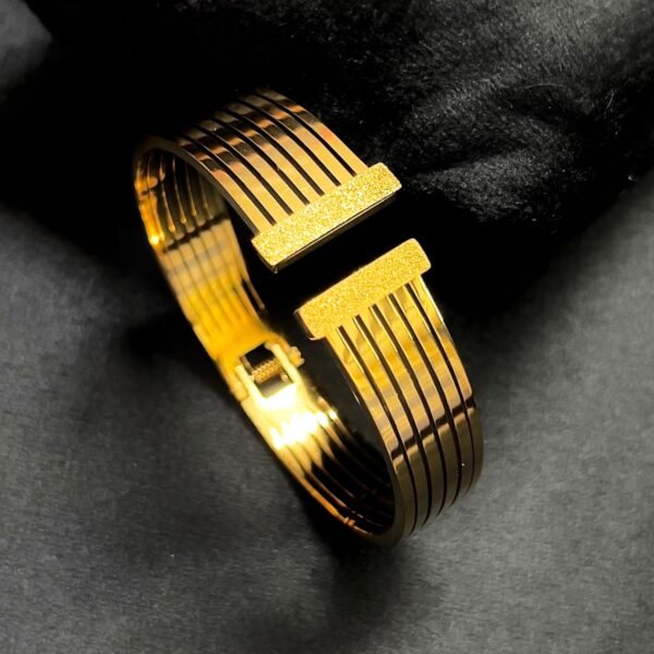 Luxury premium anti ternish 18kt Gold plated Baby size Bracelet