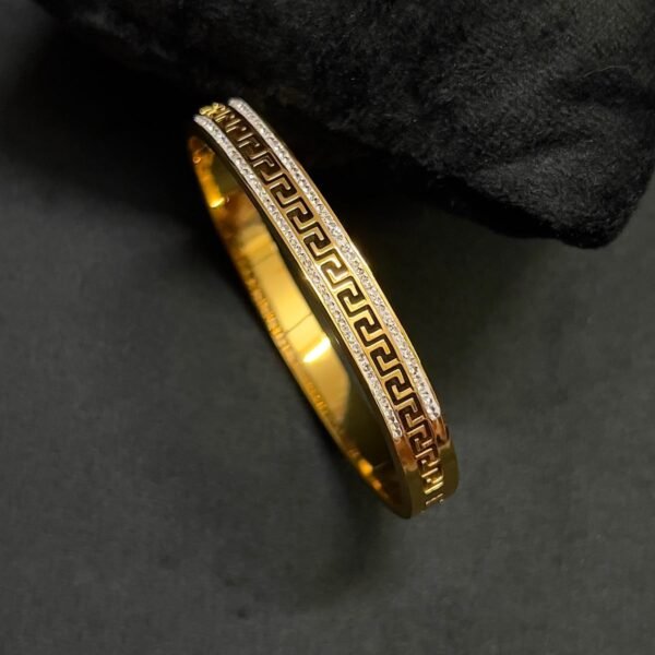 Luxury premium anti ternish 18kt Gold plated Baby size Bracelet
