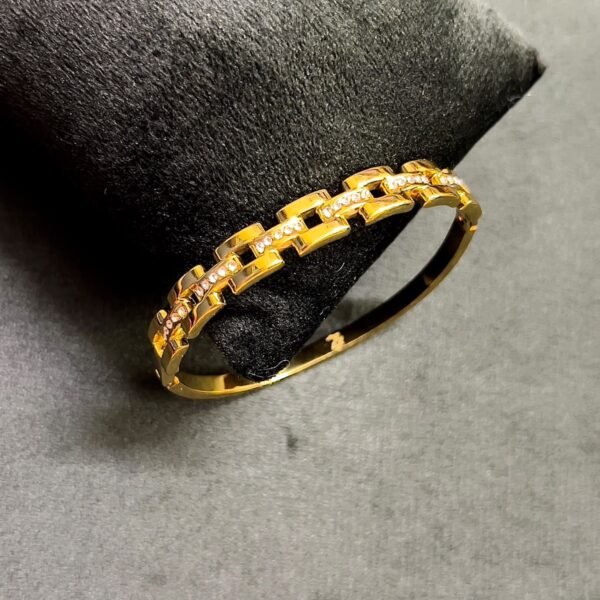 Luxury premium anti ternish 18kt Gold plated Tennis style standard size Bracelet