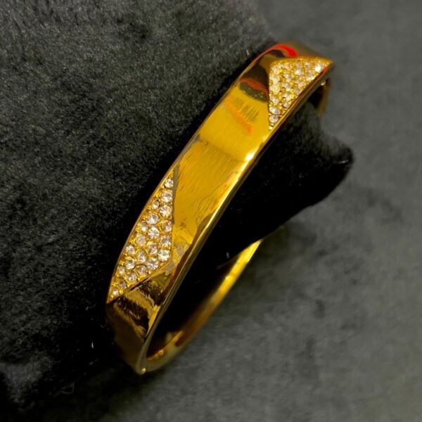 Luxury broad anti ternish 18kt Gold plated standard size Bracelet extra rich quaility