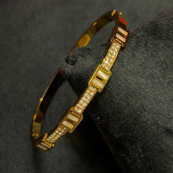 Minimal Anti ternish 18kt Gold plated standard size Bracelet