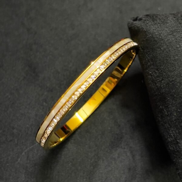Minimal Anti ternish 18kt Gold plated standard size Bracelet