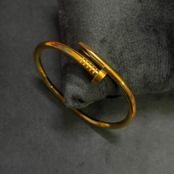 Anti ternish Nail, 18kt Gold plated standard size Bracelet