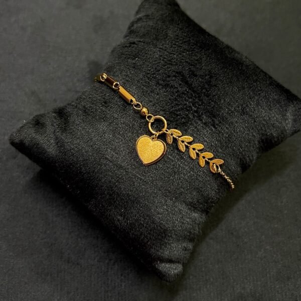 18kt Gold plated love chain bracelet (anti ternish)