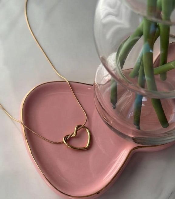 18kt Gold plated minimal Stainless-steel heart shape necklace (3)