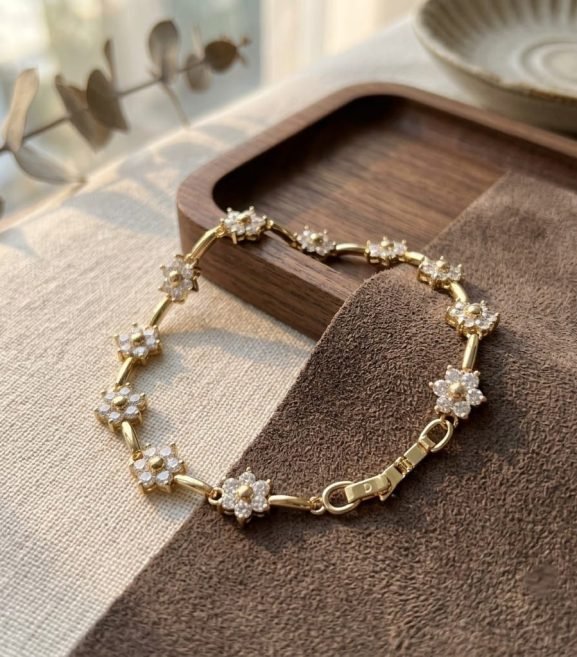 ✨ Dreamy Floral 18K Gold Bracelet Dreamy white (2)